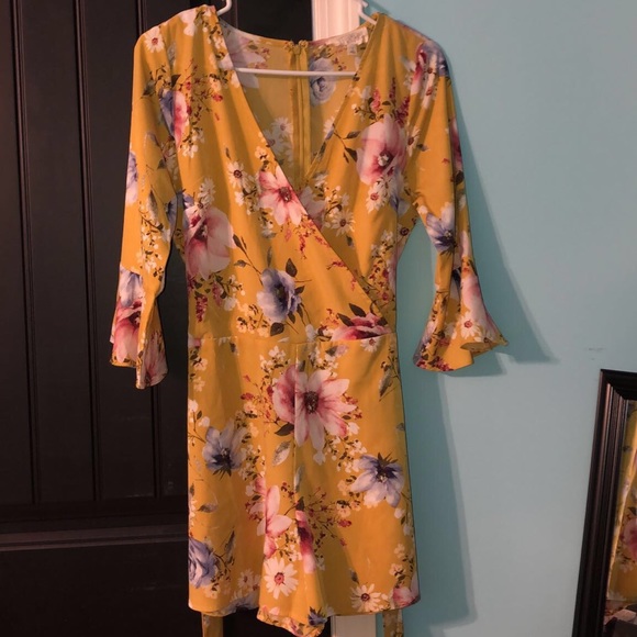 H&M Dresses & Skirts - π2/$22π Boutique Romper H&M Dresses & Skirts - π2/$22π Boutique Romper